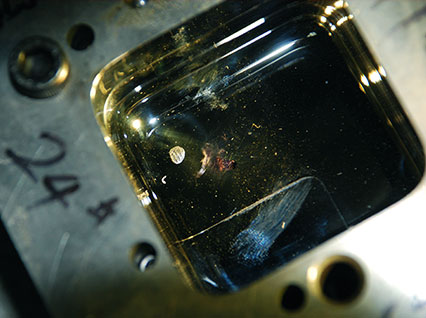 <a href='http://m.srele.cn/product/3.htm' class='text_a'>模具激光焊機</a>修復鏡面模具效果